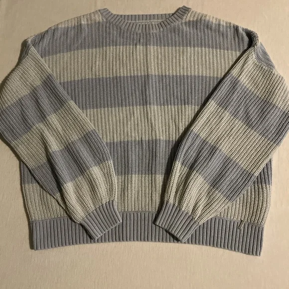 White and blue striped Hollister sweater - Picture 3 of 8